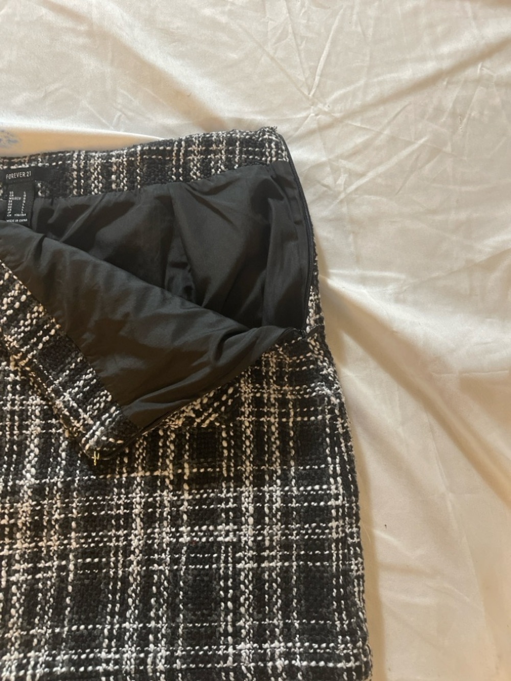 Forever 21 Black White Tweed Mini Skirt Plaid Gold Button Pocket Lined Size L - Picture 7 of 9